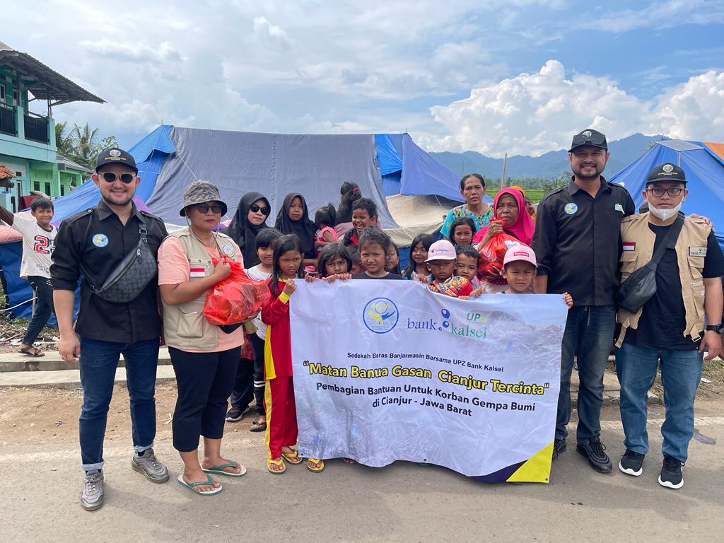 Peduli Cianjur, UPZ Bank Kalsel dan Founder Sedekah Beras Salurkan Bantuan
