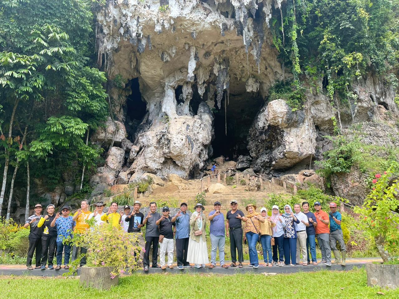 Kunjungi Pariwisata di Tanbu, Paman Birin: Kelestarian Pesona Geopark Meratus Perlu Dijaga