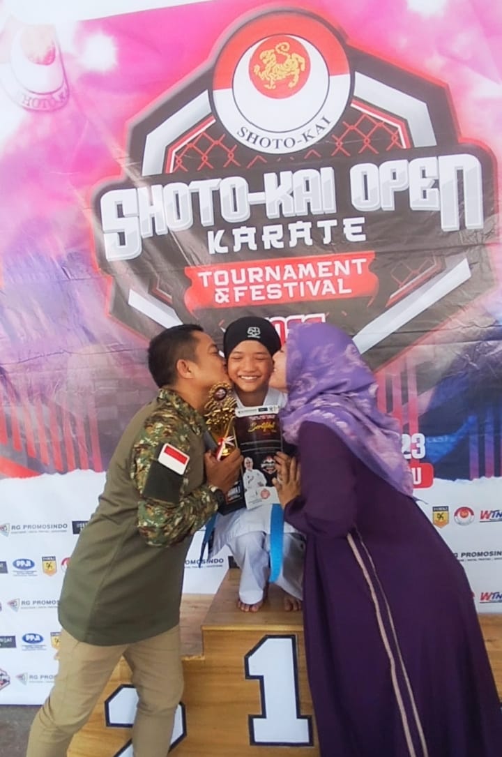 Azka Ghina, Siswi MDIM Kindaung, Karateka Inkai Aljihad Sabet Gelar Juara 1 Festival Shoto-Kai Open Karate