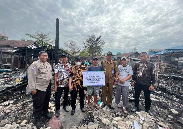  UPZ Bank Kalsel Serahkan Bantuan  Kepada 18 KK di Gang Simpang Pilot