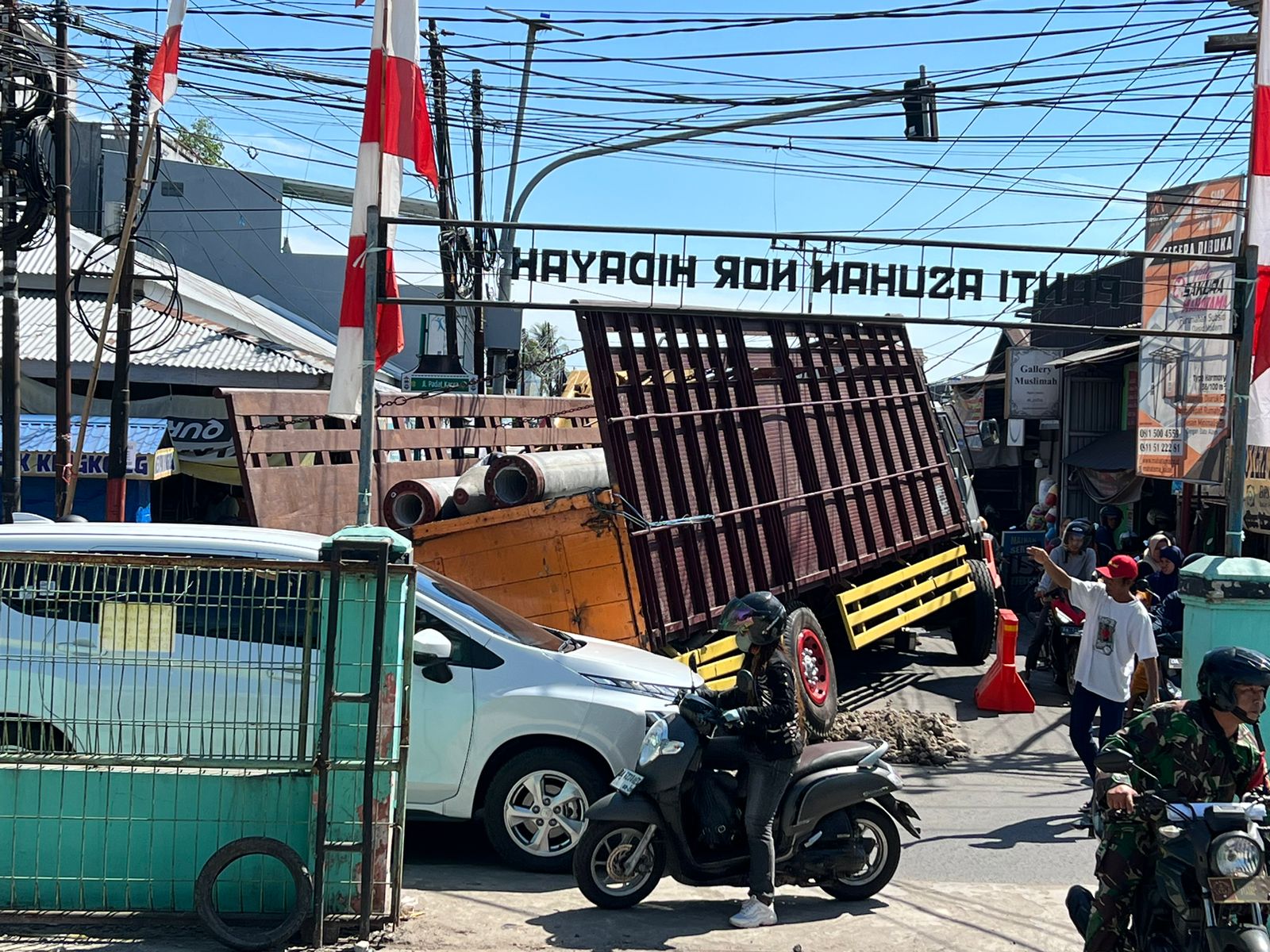 Truk Amblas di Bekas Galian Pipa, Begini Penjelasan PT AM Bandarmasih