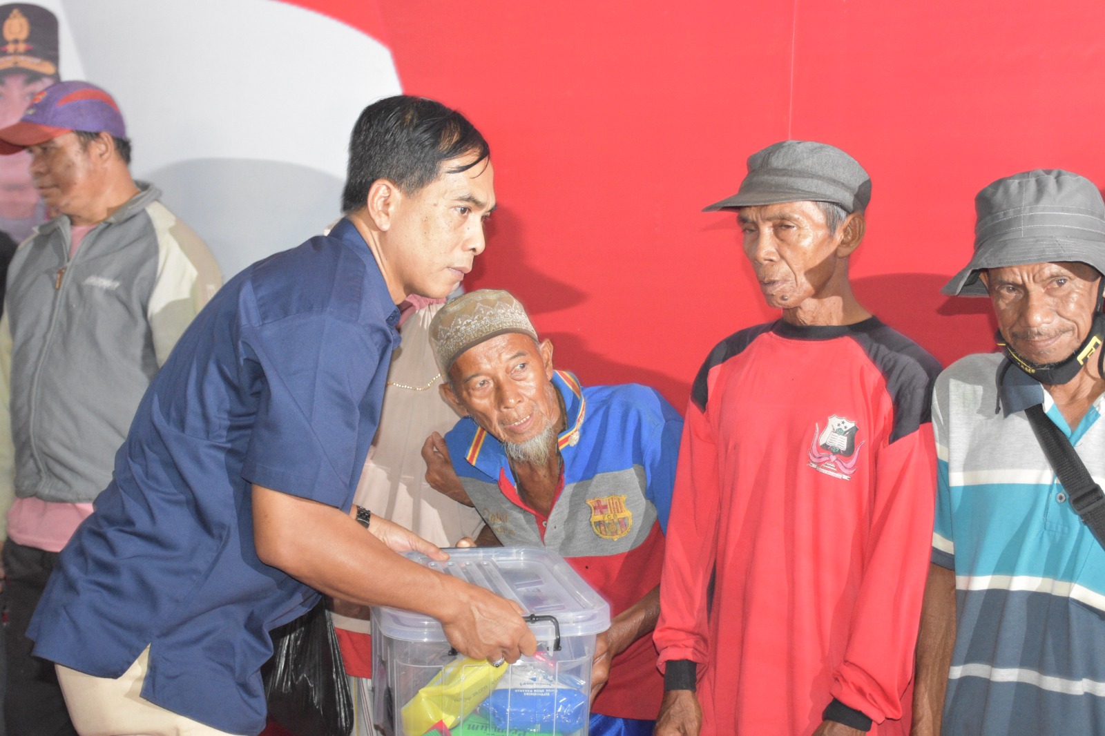 Pelindo Sub Regional 3 Kalimantan Tuan Rumah Pembagian Bantuan Sosial, Pameran UMKM dan Pasar Murah