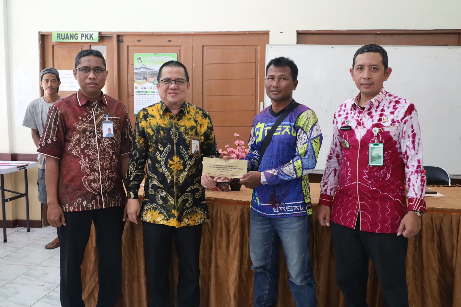 Bantu Korban Kebakaran di Kelayan Besar 2, Bank Kalsel Sumbang Rp 13 Juta