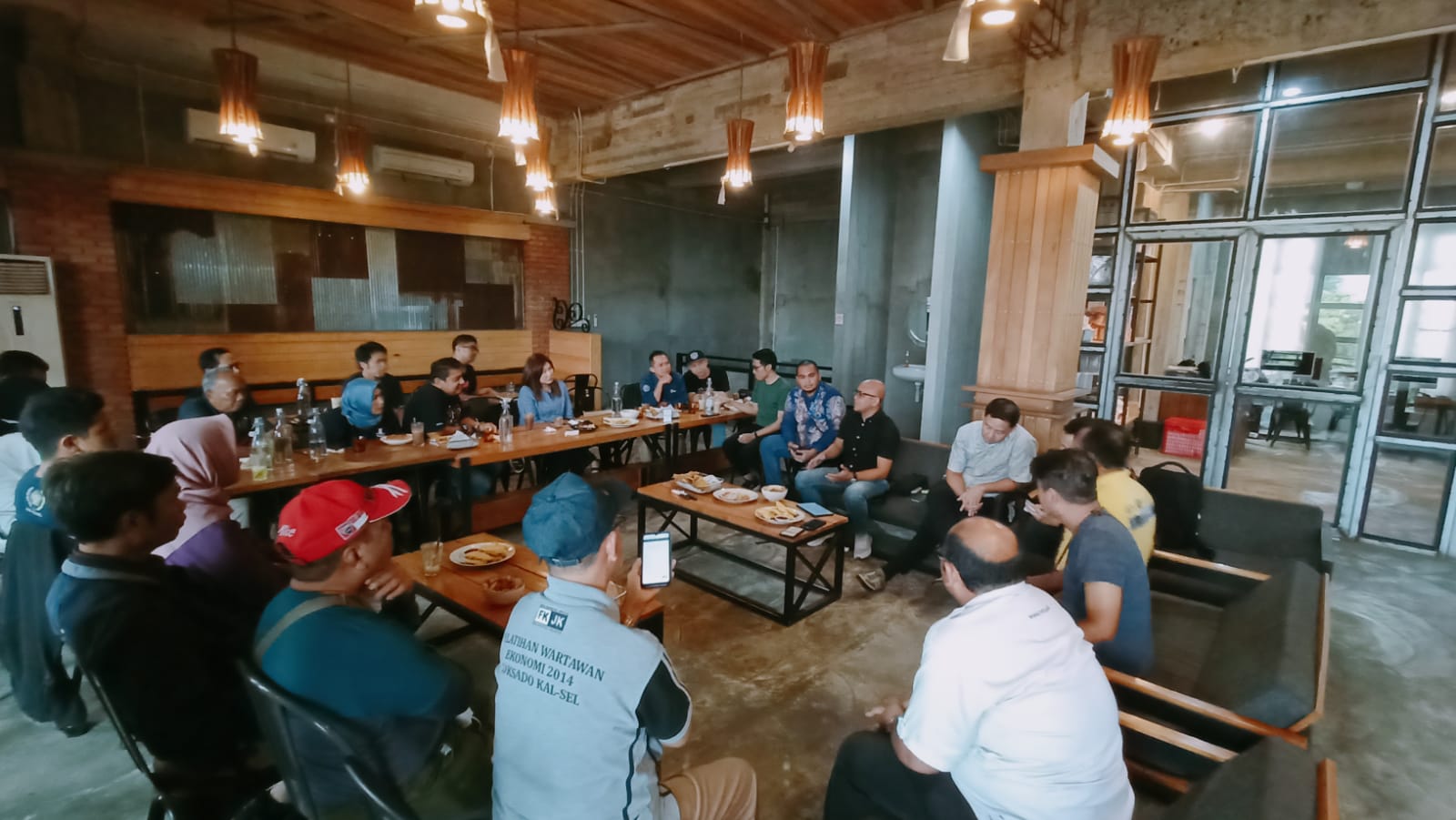 Merawat Kebersamaan , Jurnalis Ekonomi Kalsel Silaturahmi Dengan Hasnur Grup