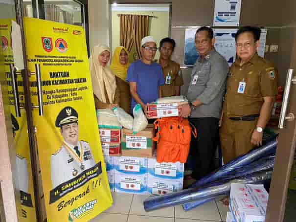  Paman Birin Bantu Warga Korban Kebakaran  di Murung Keraton, Warga Ucapkan Terima Kasih