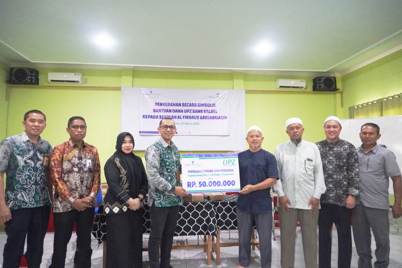 Bank Kalsel Serahkan Beasiswa Pendidikan di Sekolah Al Firdaus Banjarmasin