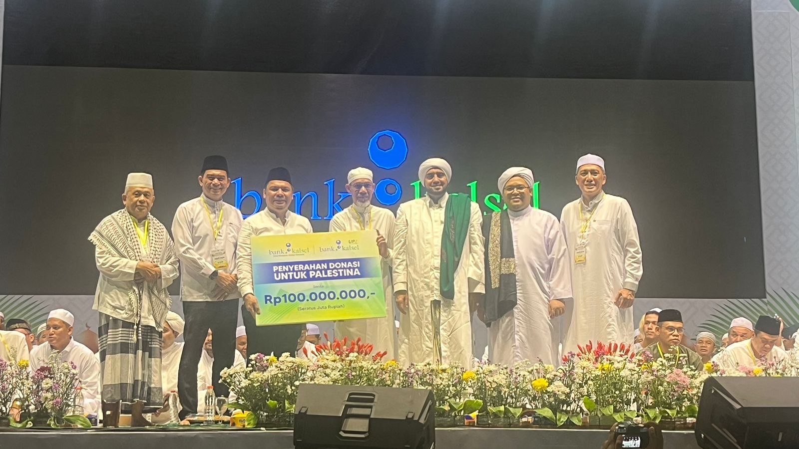 Memperingati Hari Jadi ke 60 Tahun, Ribuan Jemaah Ramaikan Event Bank Kalsel Bershalawat