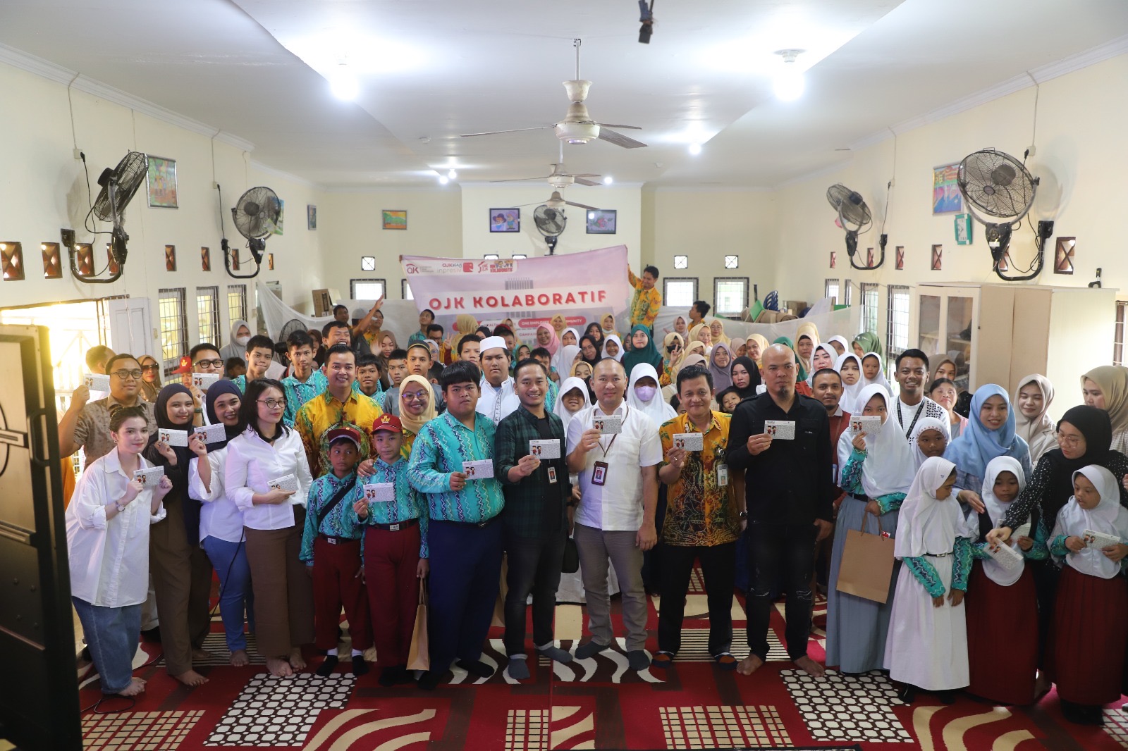 Bersama OJK, Bank Kalsel Sampaikan Pentingnya Menabung di SLBN 3 Banjarmasin