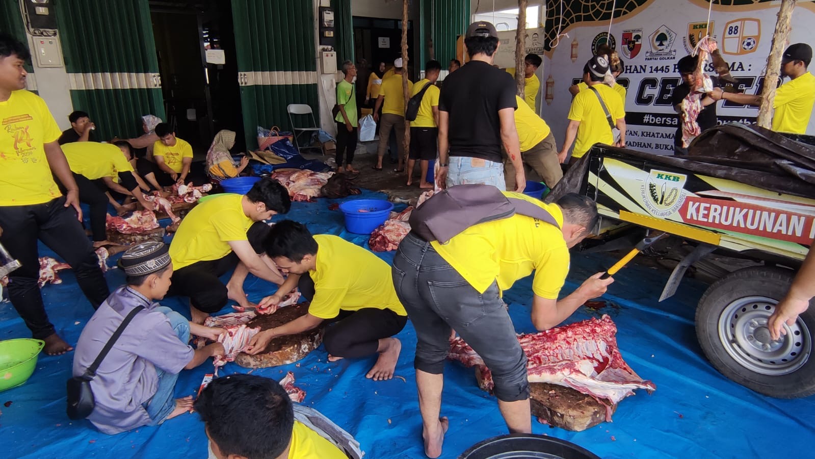 Partai Golkar Banjarmasin Salurkan 30 Ekor Sapi Kurban