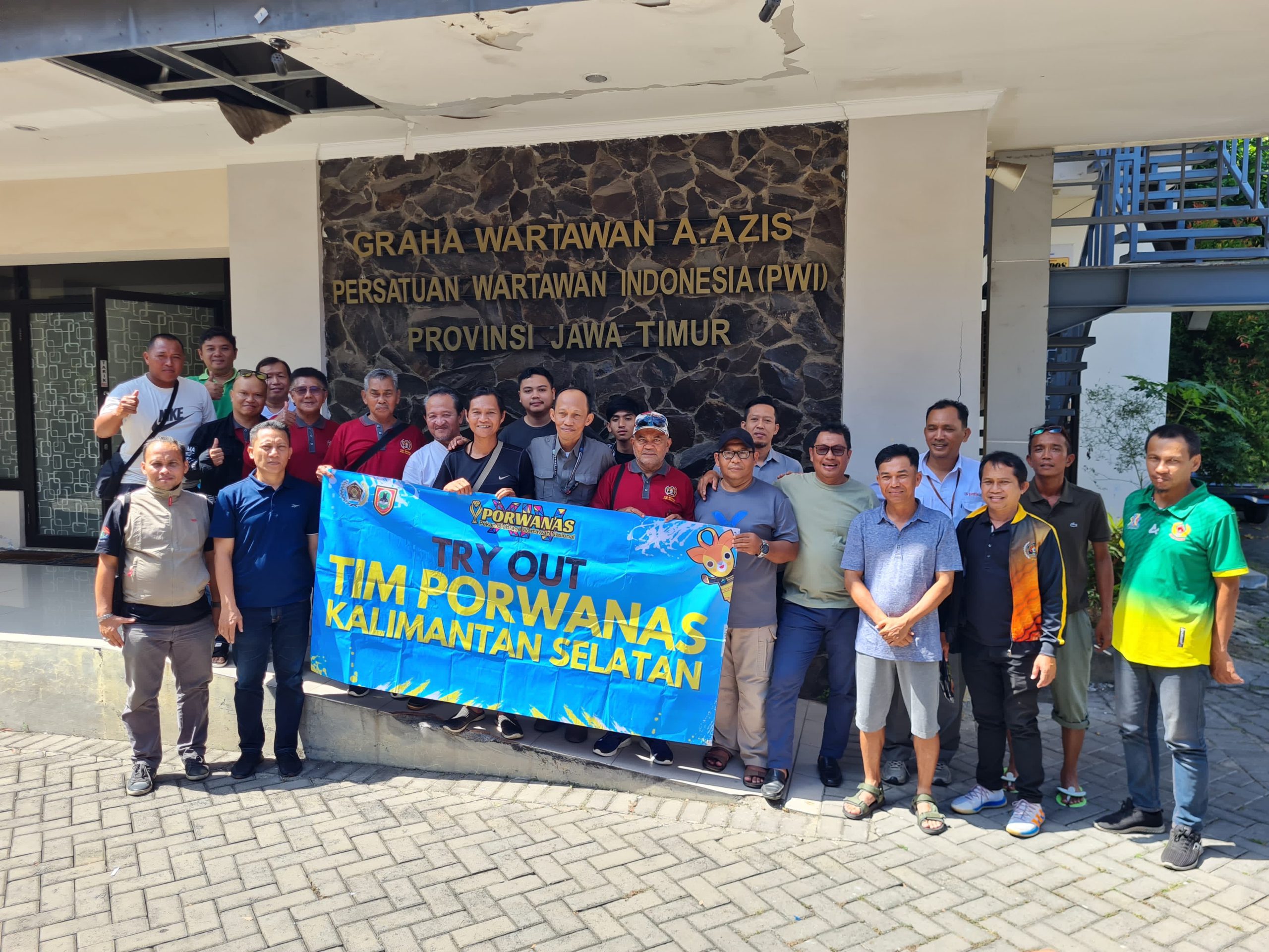 Kontingen Tenis Lapangan dan Bridge SIWO-PWI Kalsel Uji Tanding ke Surabaya