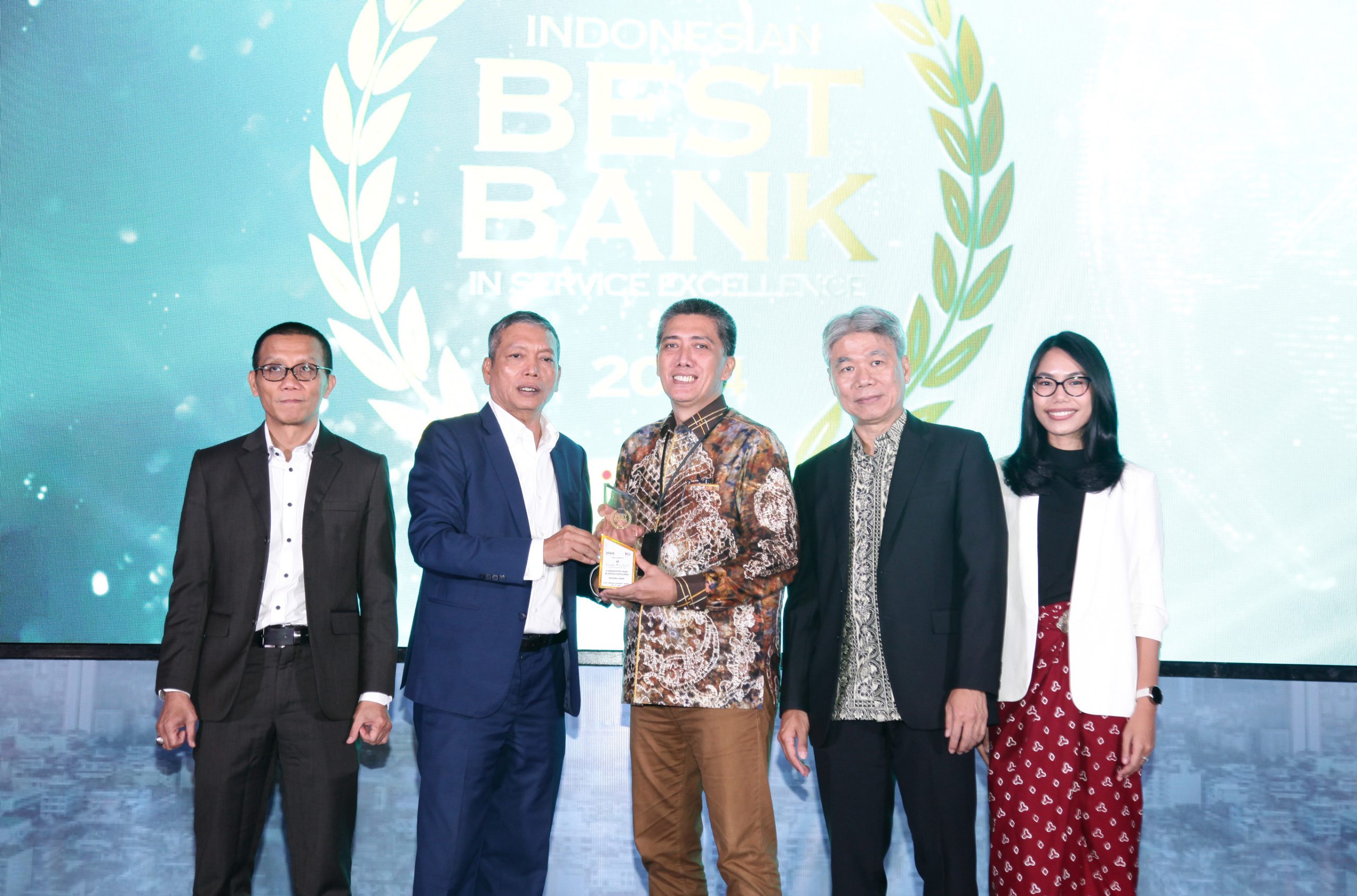 Bank Kalsel Raih 5 Penghargaan Pada Best Bank In Service Excellence