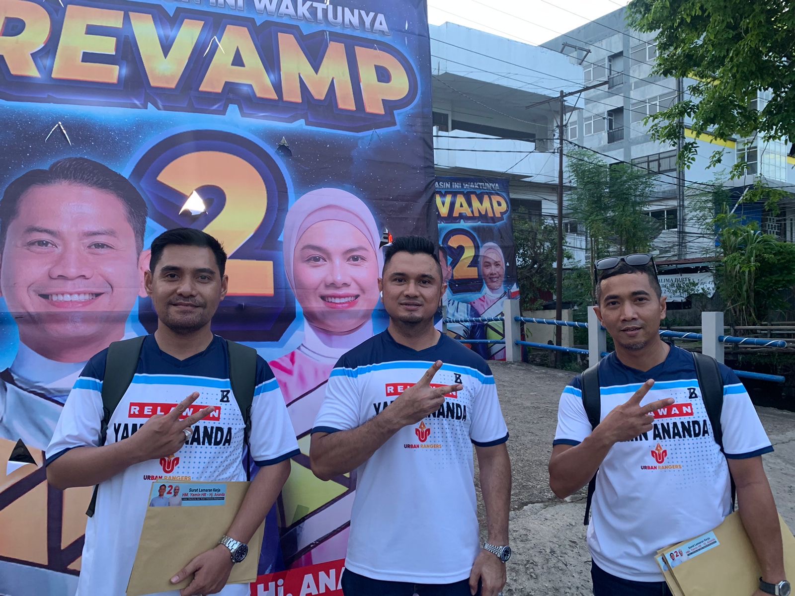 Gass Terus, Relawan Urban Rangers dan Srikaya Rangers Bagikan Surat Lamaran Kerja Yamin-Ananda