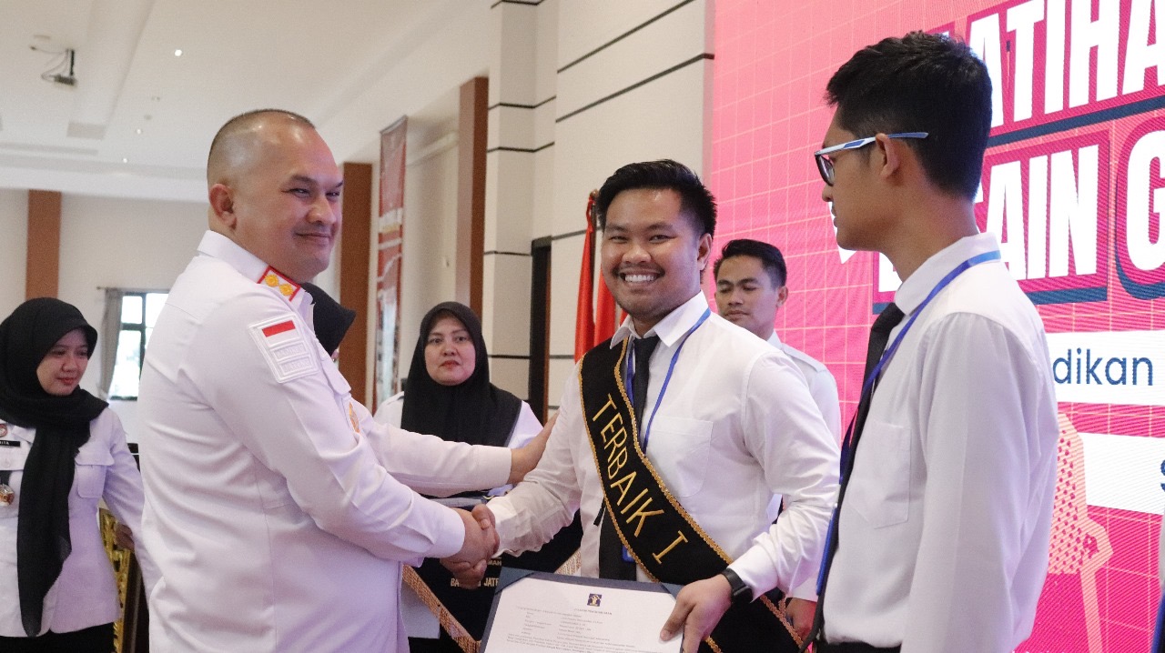 Tingkatkan Kompetensi, Perwakilan Kemenkumham Kalsel Raih Prestasi Terbaik 1 Pelatihan Kehumasan