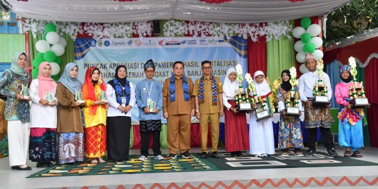  Walikota Banjarmasin Apresiasi Pameran Hasil Peimbasan Revitalisasi Bahasa Daerah