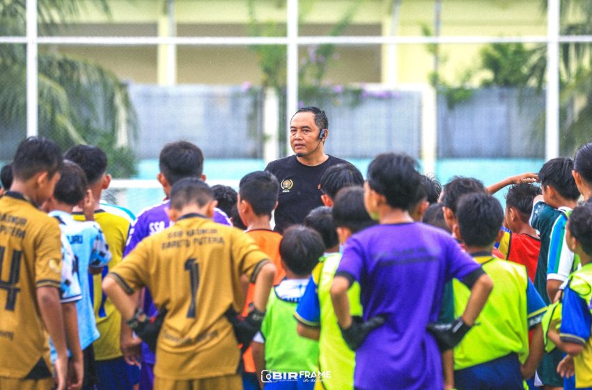  Puluhan Pesepakbola Muda Antusias ikuti Coaching Clinic di HPN 2025 Kalsel