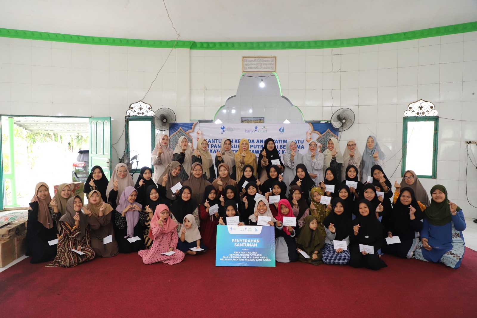 Ikatan Istri Pegawai Bank Kalsel Berbagi Kebahagiaan dengan Anak Panti Asuhan