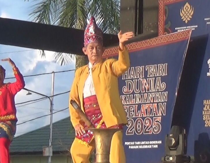 Maestro Tari Heriyadi Haris Menggebrak Panggung Hari Tari Dunia 2025 di Kalimantan Selatan