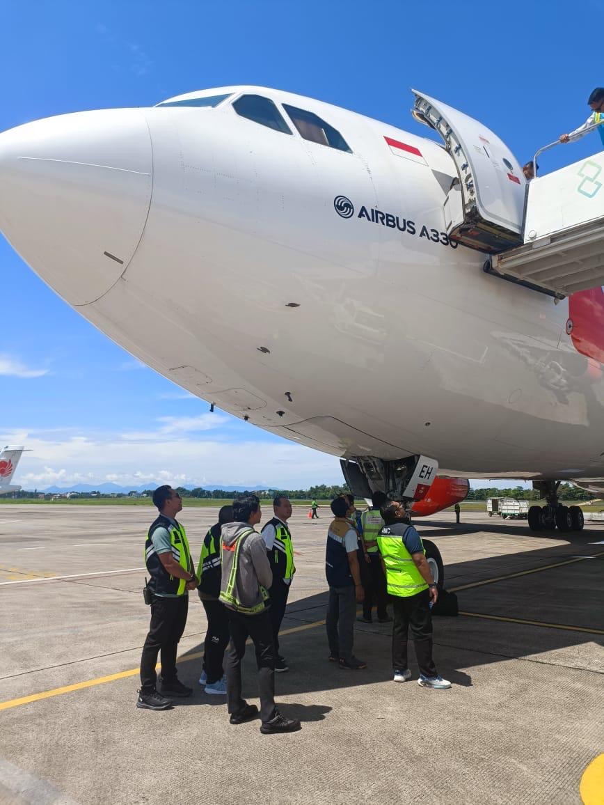 Pesawat Haji Telah Tiba di Bandara Syamsudin Noor, Siap Layani Embarkasi Haji 2025