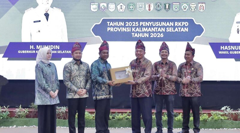  DPRD Serahkan 2.084 Usulan Pokir ke Gubernur Kalsel