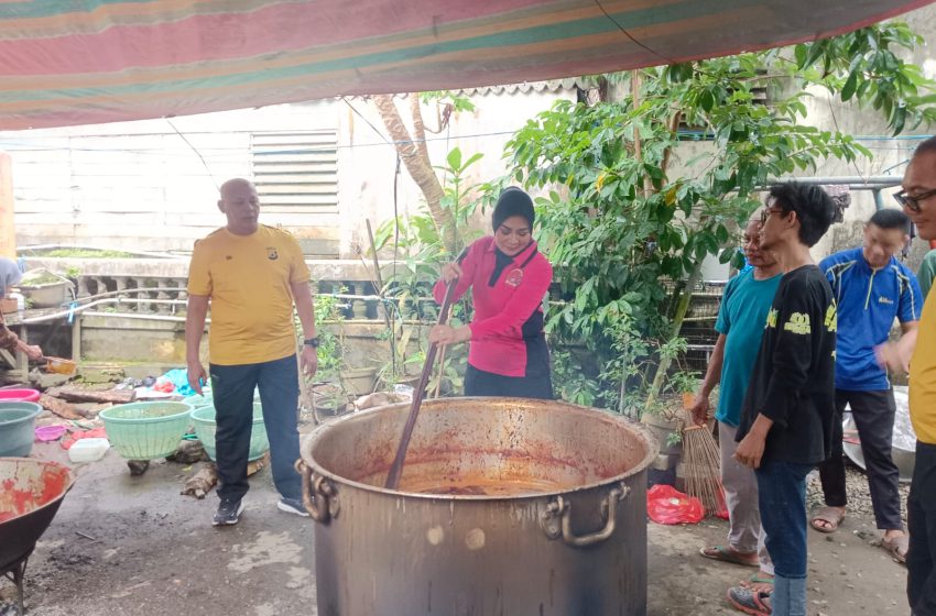  Bhayangkari Kalsel Siapkan 20.000 Nasi Bungkus untuk Jamaah Haul Datu Kalampayan