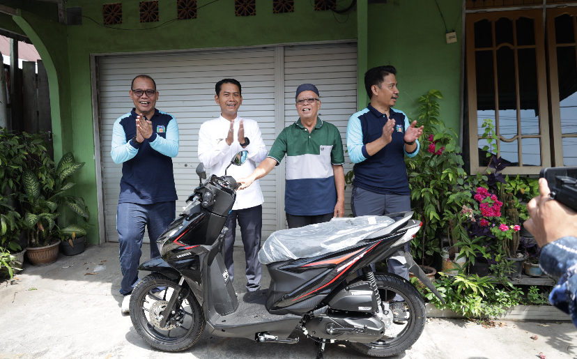  Wali Kota Banjarmasin Serahkan Hadiah Untuk Pelanggan Teladan PAM Bandarmasih